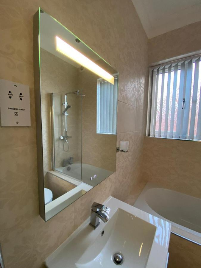 Luxury Apartment Apt5 Γούλβερχαμπτον Εξωτερικό φωτογραφία