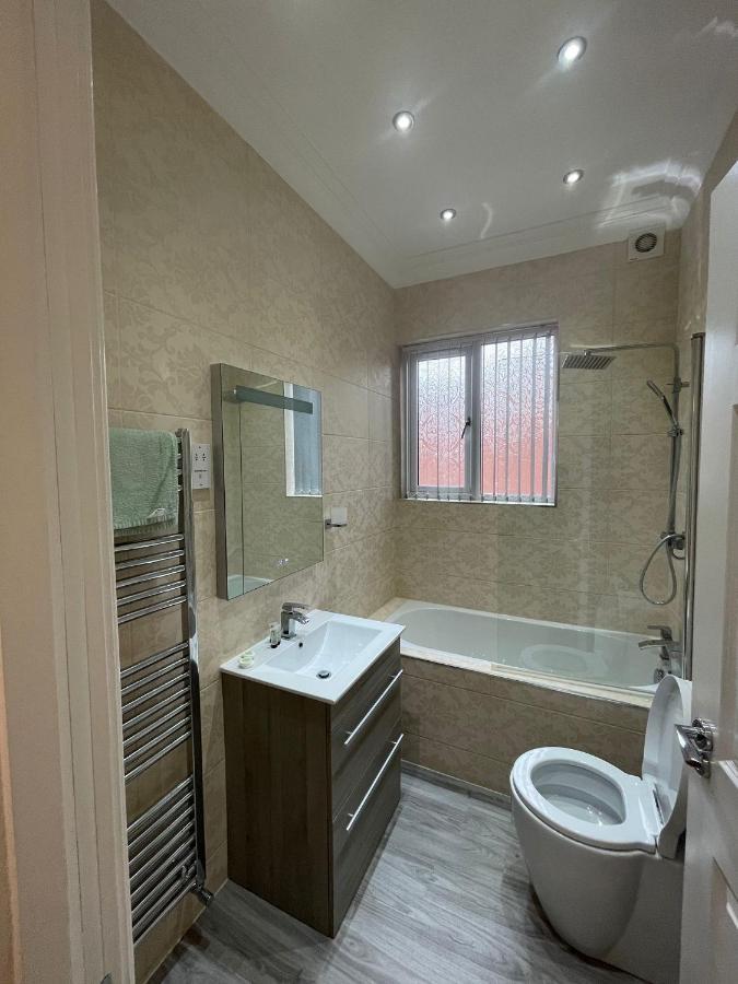 Luxury Apartment Apt5 Γούλβερχαμπτον Εξωτερικό φωτογραφία